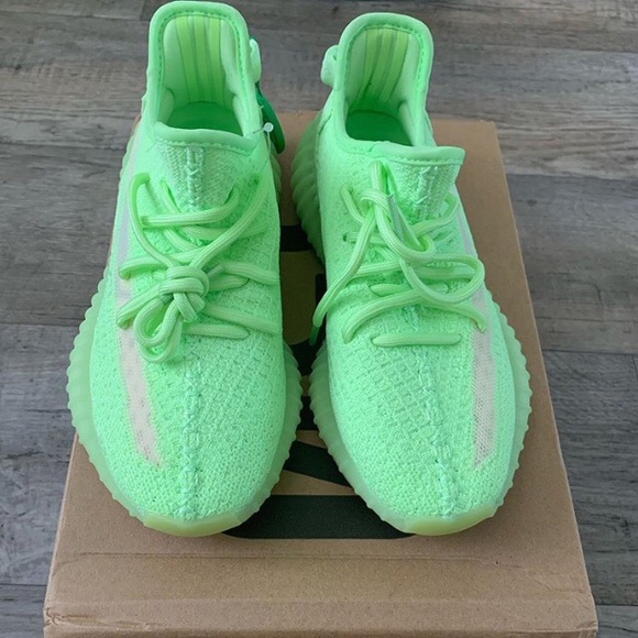 YEEZY 350 V2 GLOW IN THE DARK RELEASE YouTube